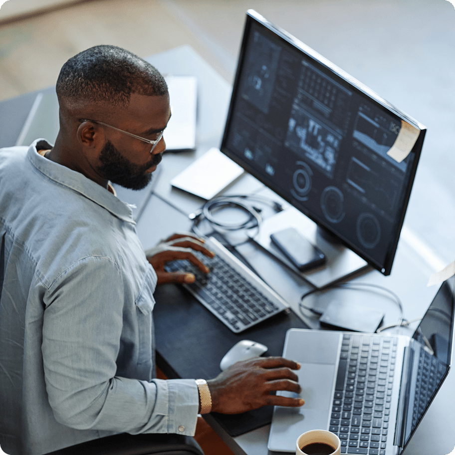 IT-staff-looking-at-monitor