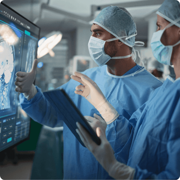 Surgeons-discussing-report-hero