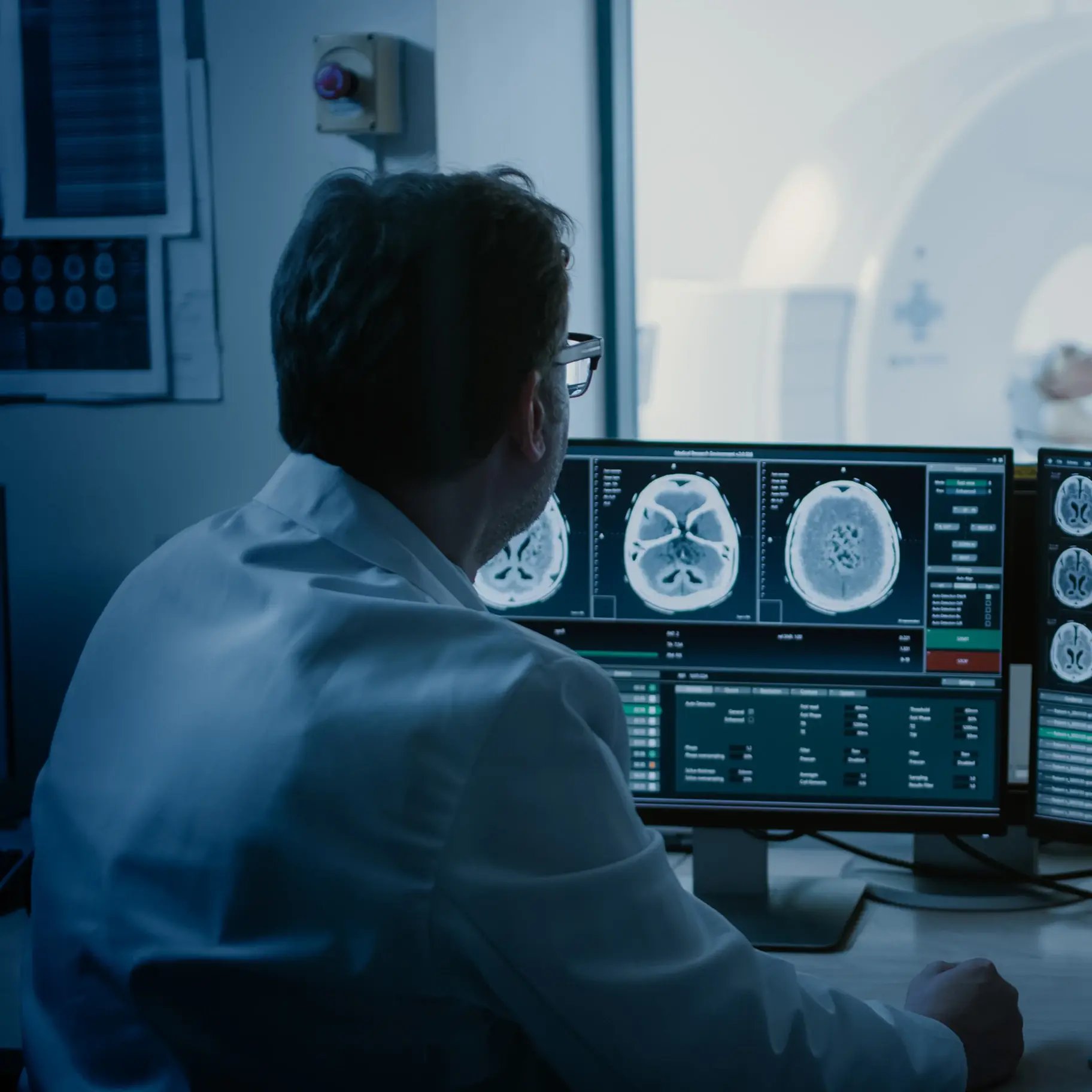 Medical-staff-examining-patient-scan