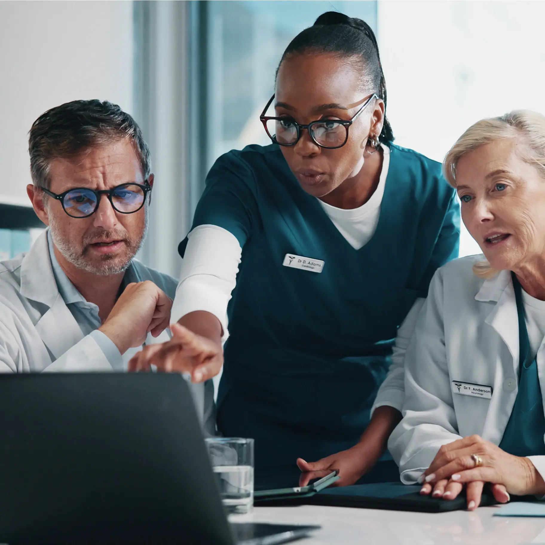 Medical-team-discussing-report